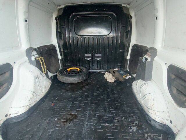 Белый Фиат Добло, объемом двигателя 1.4 л и пробегом 165 тыс. км за 4200 $, фото 13 на Automoto.ua