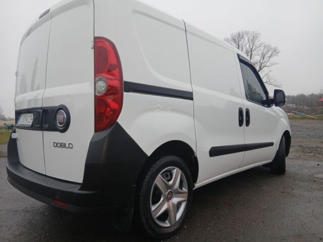 Белый Фиат Добло, объемом двигателя 1.2 л и пробегом 285 тыс. км за 3999 $, фото 4 на Automoto.ua