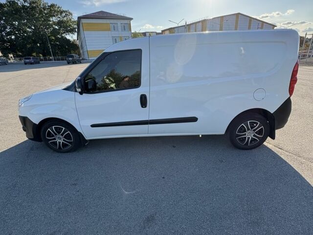 Белый Фиат Добло, объемом двигателя 1.2 л и пробегом 309 тыс. км за 5000 $, фото 6 на Automoto.ua