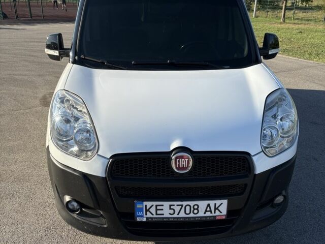 Белый Фиат Добло, объемом двигателя 1.2 л и пробегом 309 тыс. км за 5000 $, фото 4 на Automoto.ua