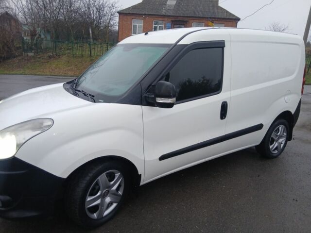 Белый Фиат Добло, объемом двигателя 1.2 л и пробегом 285 тыс. км за 3999 $, фото 2 на Automoto.ua