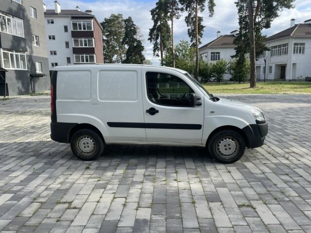 Белый Фиат Добло, объемом двигателя 1.4 л и пробегом 165 тыс. км за 4200 $, фото 4 на Automoto.ua