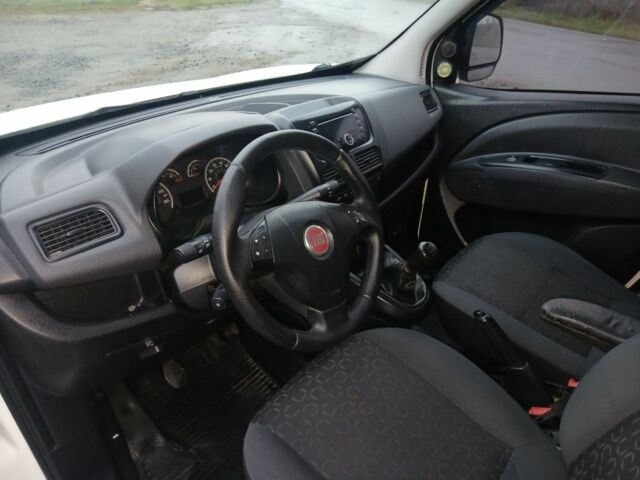 Белый Фиат Добло, объемом двигателя 1.2 л и пробегом 285 тыс. км за 3999 $, фото 6 на Automoto.ua