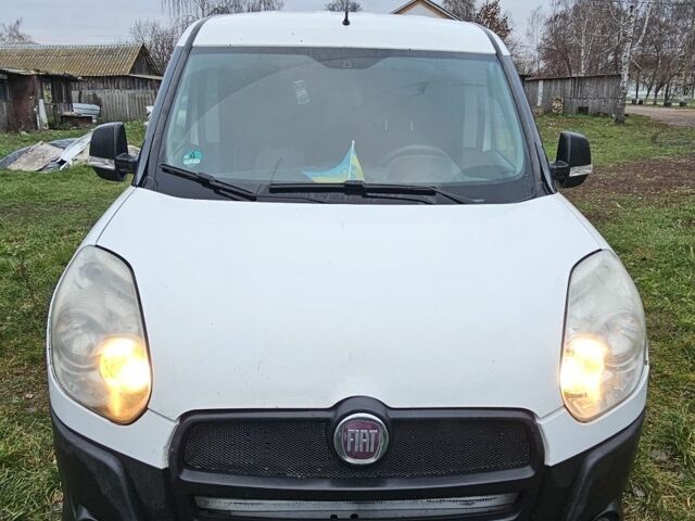 Белый Фиат Добло, объемом двигателя 1.6 л и пробегом 230 тыс. км за 5600 $, фото 1 на Automoto.ua