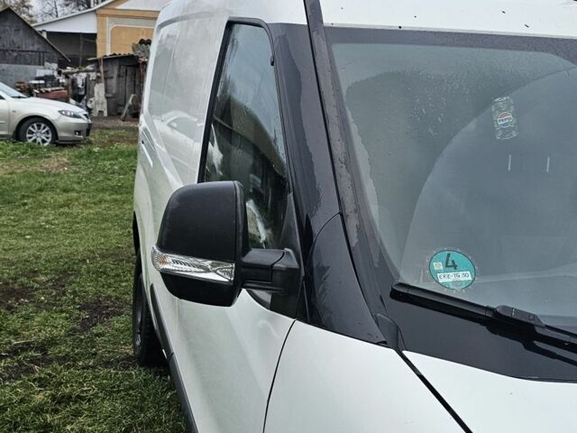 Белый Фиат Добло, объемом двигателя 1.6 л и пробегом 230 тыс. км за 5600 $, фото 3 на Automoto.ua