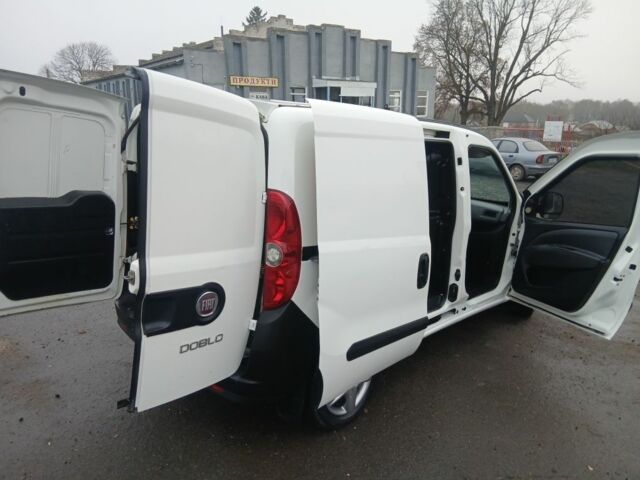 Белый Фиат Добло, объемом двигателя 1.2 л и пробегом 285 тыс. км за 3999 $, фото 8 на Automoto.ua