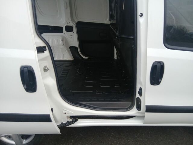 Белый Фиат Добло, объемом двигателя 1.2 л и пробегом 285 тыс. км за 3999 $, фото 13 на Automoto.ua