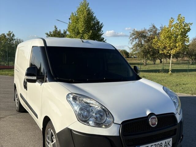 Белый Фиат Добло, объемом двигателя 1.2 л и пробегом 309 тыс. км за 5000 $, фото 2 на Automoto.ua