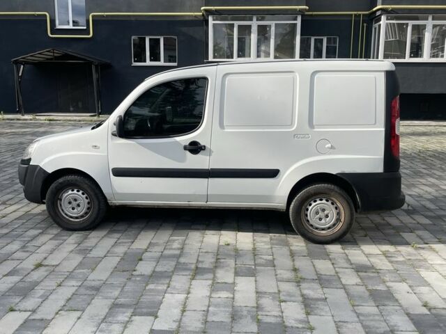 Белый Фиат Добло, объемом двигателя 1.4 л и пробегом 165 тыс. км за 4200 $, фото 1 на Automoto.ua