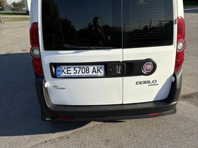 Белый Фиат Добло, объемом двигателя 1.2 л и пробегом 309 тыс. км за 5000 $, фото 7 на Automoto.ua