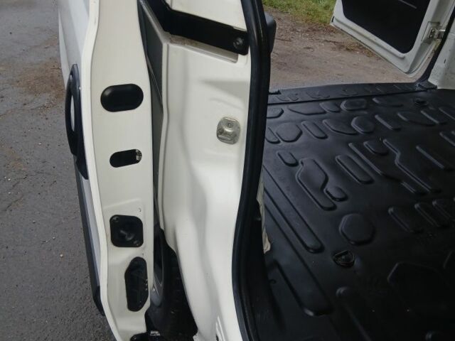 Белый Фиат Добло, объемом двигателя 1.2 л и пробегом 285 тыс. км за 3999 $, фото 11 на Automoto.ua