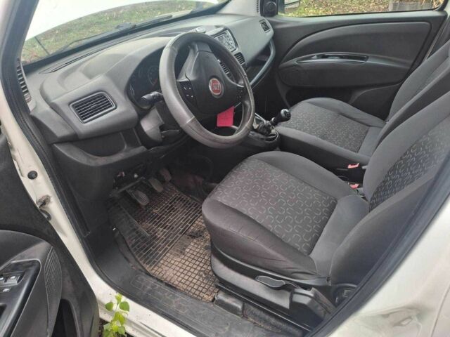 Белый Фиат Добло, объемом двигателя 1.2 л и пробегом 240 тыс. км за 2500 $, фото 7 на Automoto.ua