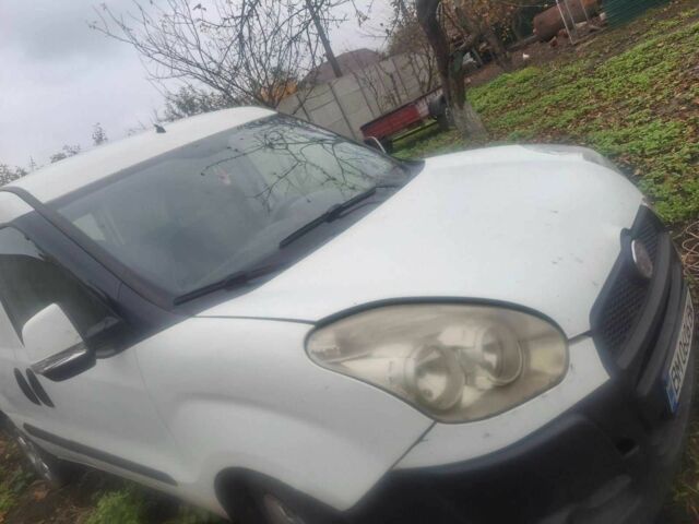 Белый Фиат Добло, объемом двигателя 1.2 л и пробегом 240 тыс. км за 2500 $, фото 1 на Automoto.ua