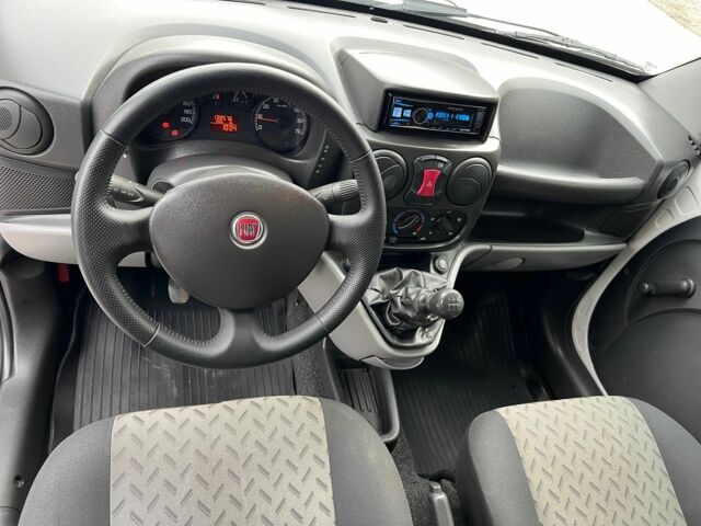 Белый Фиат Добло, объемом двигателя 1.4 л и пробегом 138 тыс. км за 5300 $, фото 4 на Automoto.ua