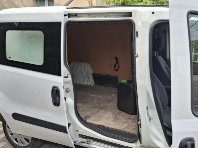 Белый Фиат Добло, объемом двигателя 1.6 л и пробегом 302 тыс. км за 6300 $, фото 4 на Automoto.ua