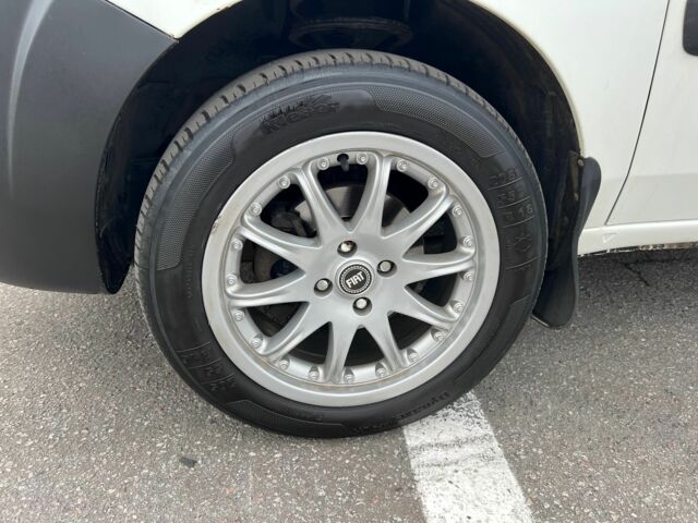 Белый Фиат Добло, объемом двигателя 1.4 л и пробегом 138 тыс. км за 5300 $, фото 2 на Automoto.ua