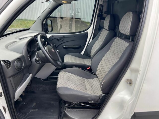 Белый Фиат Добло, объемом двигателя 1.4 л и пробегом 138 тыс. км за 5300 $, фото 3 на Automoto.ua