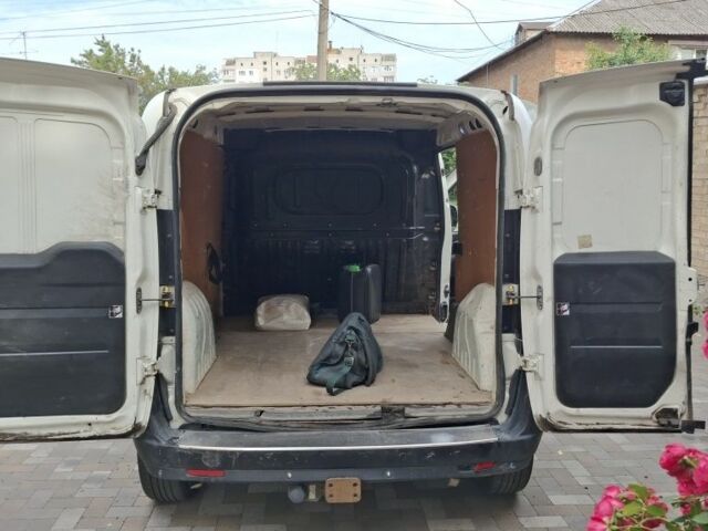 Белый Фиат Добло, объемом двигателя 1.6 л и пробегом 302 тыс. км за 6300 $, фото 6 на Automoto.ua