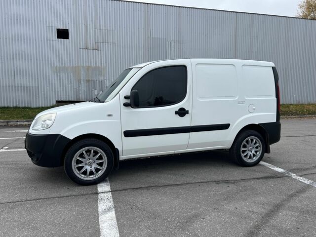 Белый Фиат Добло, объемом двигателя 1.4 л и пробегом 138 тыс. км за 5300 $, фото 1 на Automoto.ua