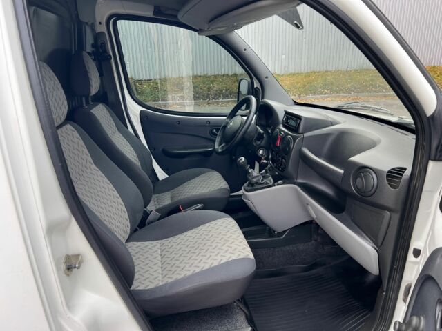 Белый Фиат Добло, объемом двигателя 1.4 л и пробегом 138 тыс. км за 5300 $, фото 10 на Automoto.ua