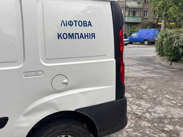 Белый Фиат Добло, объемом двигателя 0 л и пробегом 320 тыс. км за 2700 $, фото 1 на Automoto.ua