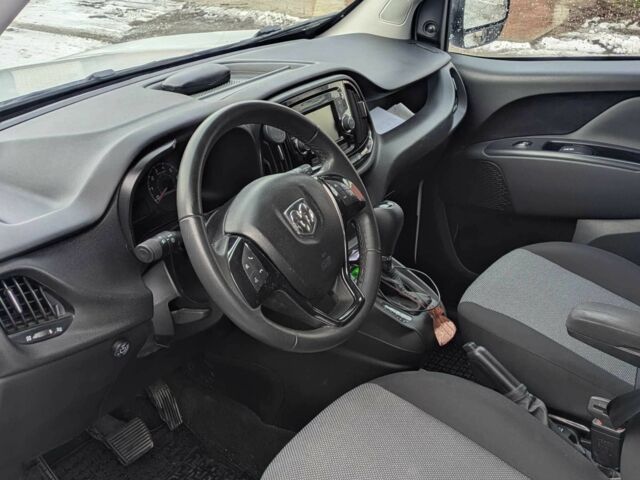 Белый Фиат Добло, объемом двигателя 2.4 л и пробегом 110 тыс. км за 10700 $, фото 3 на Automoto.ua