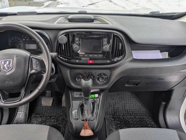 Белый Фиат Добло, объемом двигателя 2.4 л и пробегом 110 тыс. км за 10700 $, фото 1 на Automoto.ua