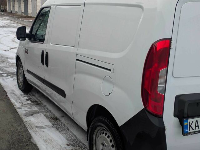 Белый Фиат Добло, объемом двигателя 2.4 л и пробегом 110 тыс. км за 10700 $, фото 7 на Automoto.ua