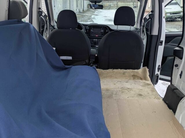 Белый Фиат Добло, объемом двигателя 2.4 л и пробегом 110 тыс. км за 10700 $, фото 6 на Automoto.ua