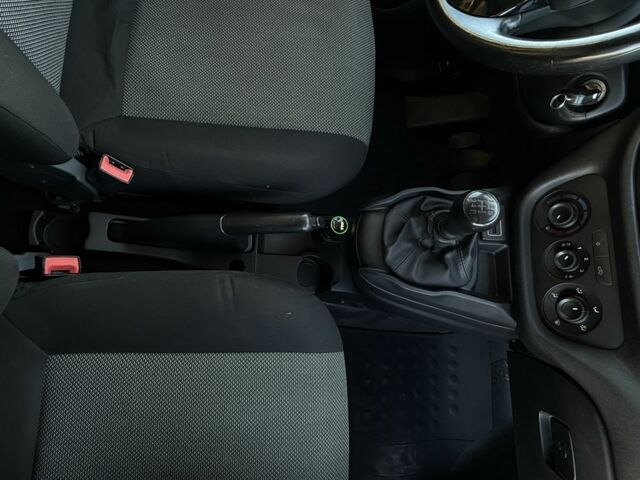 Белый Фиат Добло, объемом двигателя 1.2 л и пробегом 352 тыс. км за 6151 $, фото 7 на Automoto.ua