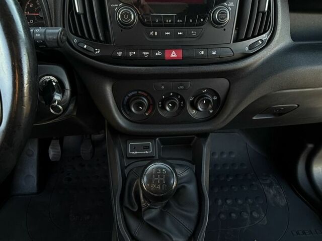 Белый Фиат Добло, объемом двигателя 1.2 л и пробегом 352 тыс. км за 6151 $, фото 3 на Automoto.ua