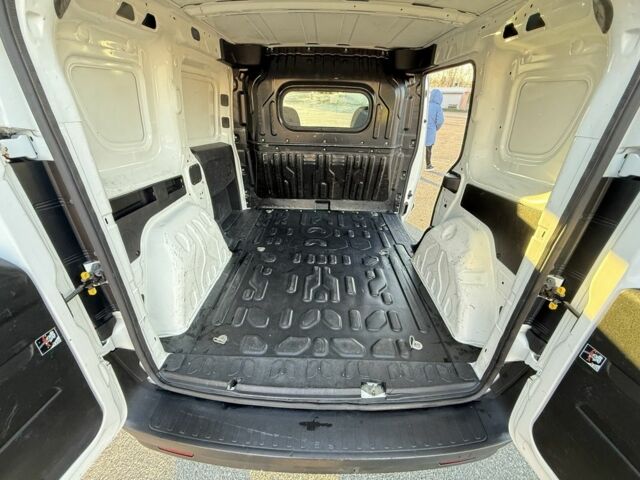 Белый Фиат Добло, объемом двигателя 1.2 л и пробегом 352 тыс. км за 6151 $, фото 12 на Automoto.ua