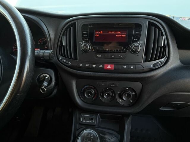 Белый Фиат Добло, объемом двигателя 1.2 л и пробегом 352 тыс. км за 6151 $, фото 6 на Automoto.ua