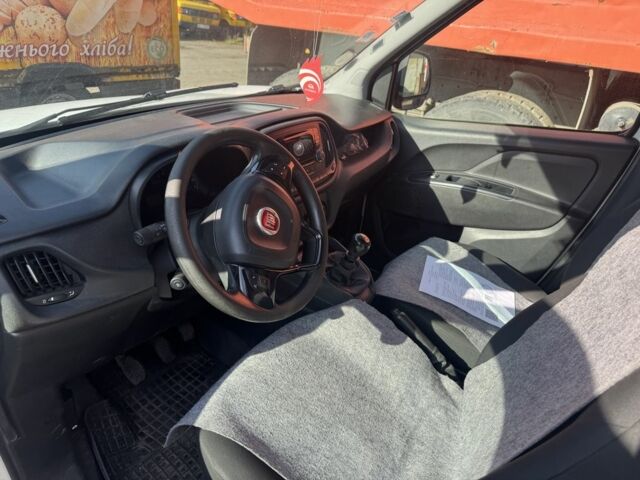 Білий Фіат Добло, об'ємом двигуна 1.6 л та пробігом 300 тис. км за 11111 $, фото 2 на Automoto.ua