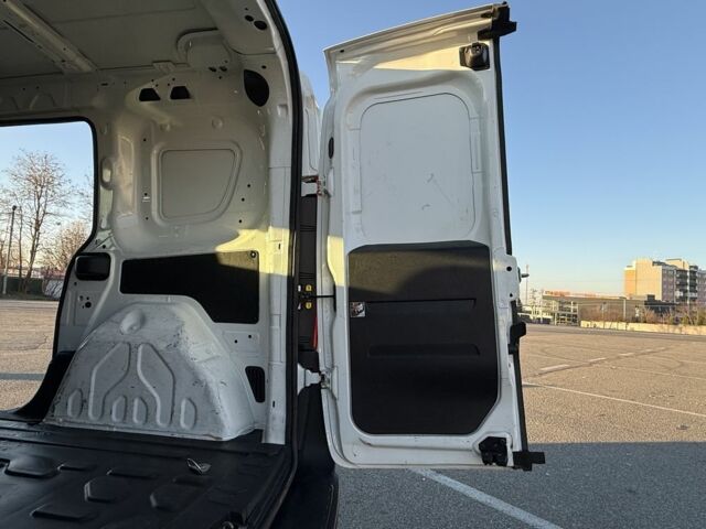 Белый Фиат Добло, объемом двигателя 1.2 л и пробегом 352 тыс. км за 6151 $, фото 16 на Automoto.ua