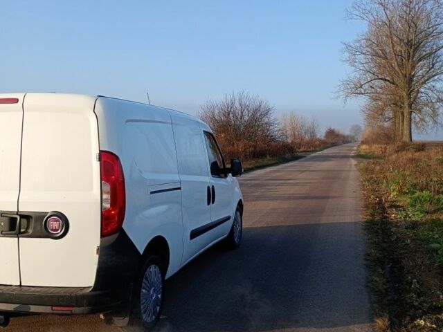 Белый Фиат Добло, объемом двигателя 1 л и пробегом 350 тыс. км за 4800 $, фото 1 на Automoto.ua