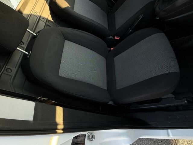 Белый Фиат Добло, объемом двигателя 1.2 л и пробегом 352 тыс. км за 6151 $, фото 5 на Automoto.ua