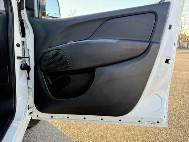 Белый Фиат Добло, объемом двигателя 1.2 л и пробегом 352 тыс. км за 6151 $, фото 8 на Automoto.ua