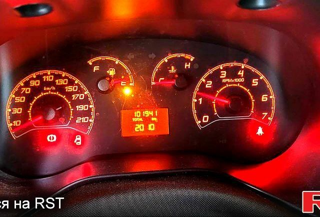 Белый Фиат Добло, объемом двигателя 1.4 л и пробегом 102 тыс. км за 8660 $, фото 6 на Automoto.ua