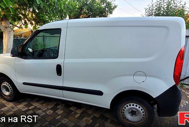 Белый Фиат Добло, объемом двигателя 1.4 л и пробегом 102 тыс. км за 8660 $, фото 3 на Automoto.ua