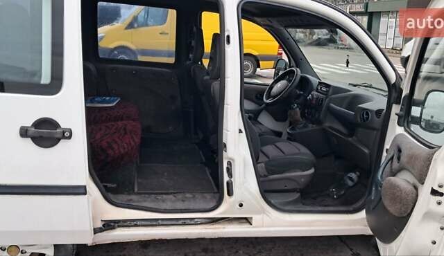 Белый Фиат Добло, объемом двигателя 1.9 л и пробегом 300 тыс. км за 2700 $, фото 5 на Automoto.ua