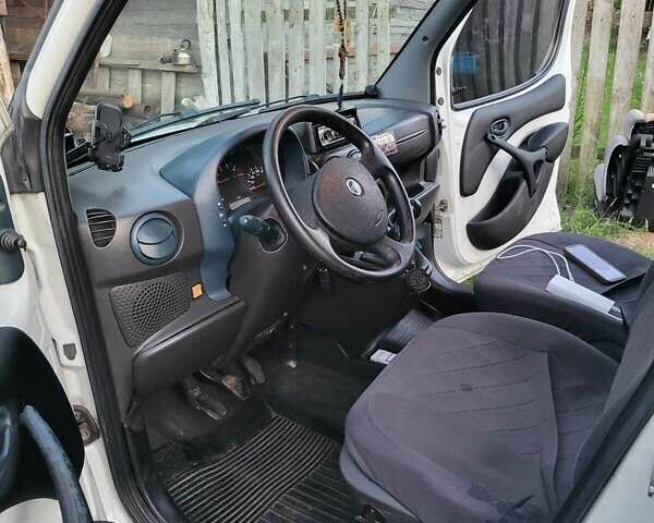 Белый Фиат Добло, объемом двигателя 1.9 л и пробегом 286 тыс. км за 3200 $, фото 7 на Automoto.ua