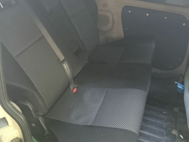 Белый Фиат Добло, объемом двигателя 1.9 л и пробегом 374 тыс. км за 2700 $, фото 3 на Automoto.ua