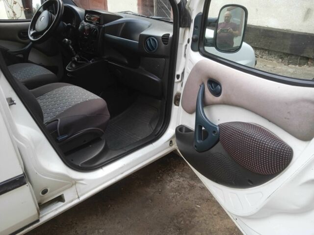 Белый Фиат Добло, объемом двигателя 1.9 л и пробегом 314 тыс. км за 2700 $, фото 2 на Automoto.ua