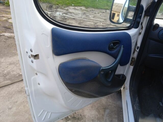 Фиат Добло 2003 в Кельменцах на Automoto.ua Белый Фиат Добло, объемом двигателя 1.9 л и пробегом 99 тыс. км за 3100 $, фото 4 на Automoto.ua