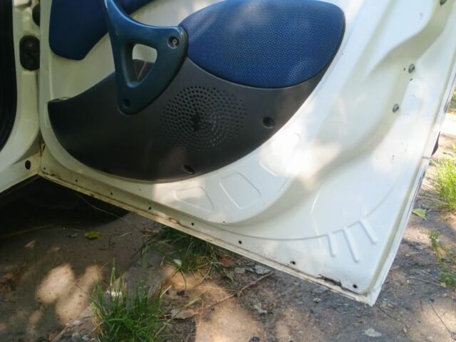 Белый Фиат Добло, объемом двигателя 1.9 л и пробегом 374 тыс. км за 2700 $, фото 1 на Automoto.ua