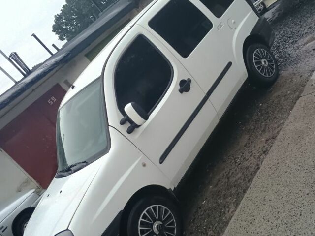 Белый Фиат Добло, объемом двигателя 1.9 л и пробегом 374 тыс. км за 2700 $, фото 4 на Automoto.ua