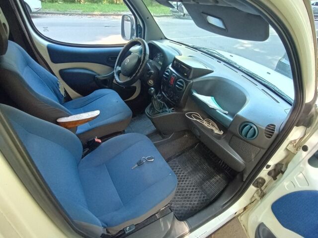 Белый Фиат Добло, объемом двигателя 1.9 л и пробегом 374 тыс. км за 2700 $, фото 2 на Automoto.ua