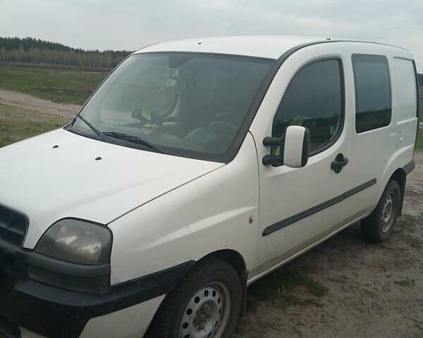 Белый Фиат Добло, объемом двигателя 1.9 л и пробегом 246 тыс. км за 4300 $, фото 1 на Automoto.ua