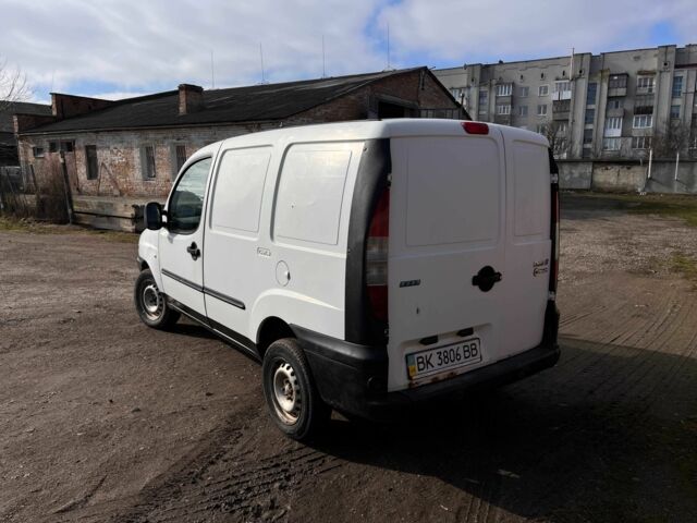 Белый Фиат Добло, объемом двигателя 1.6 л и пробегом 115 тыс. км за 2800 $, фото 6 на Automoto.ua